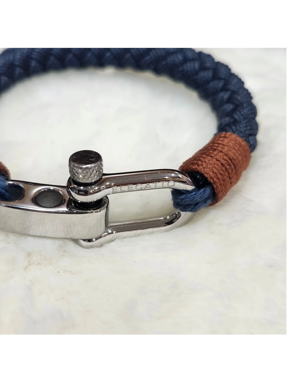 Elegatto Pelagus men's rope bracelet featuring a nautical shackle closure